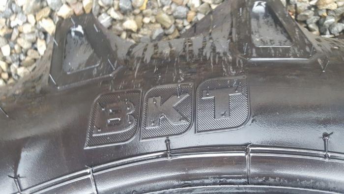 11.2-28 Cauciucuri de tractor spate 11.2 pe janta de 28 sunt noi BKT