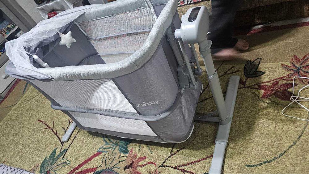 Детская кровать и автокресло