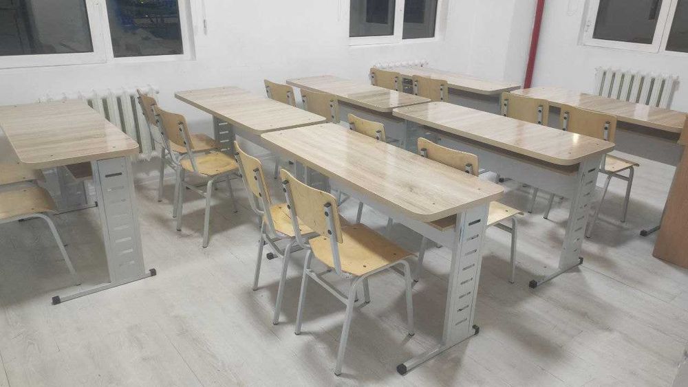 Школьная парта с двумя стульями НОВАЯ