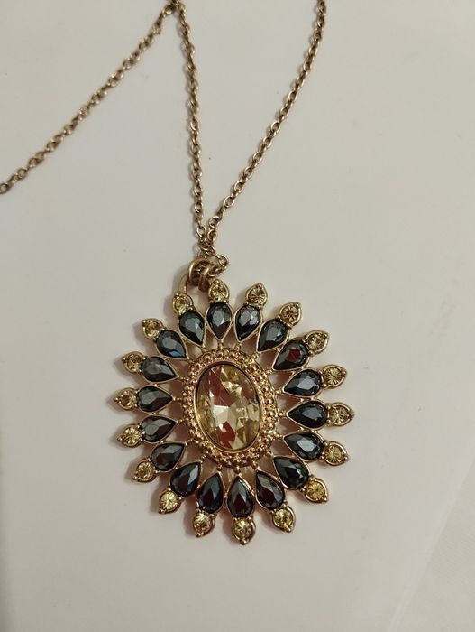 Кулоны на цепочке