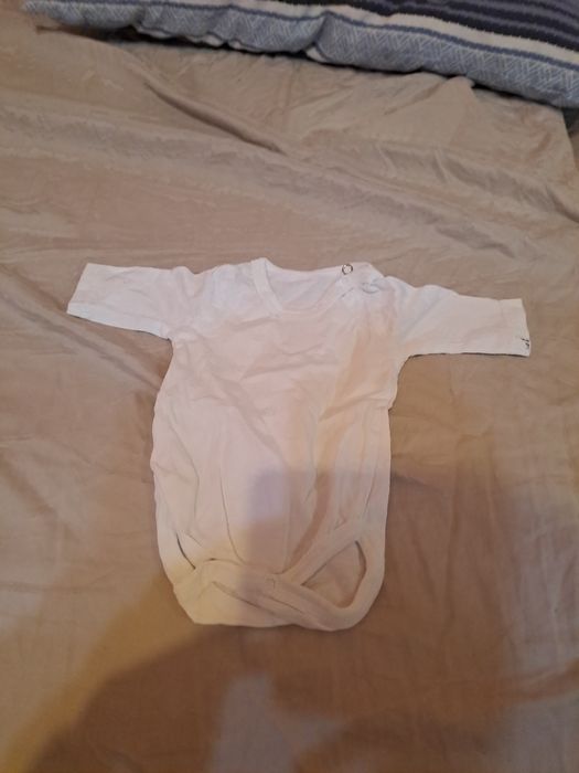 Продавам бебешки дрешки