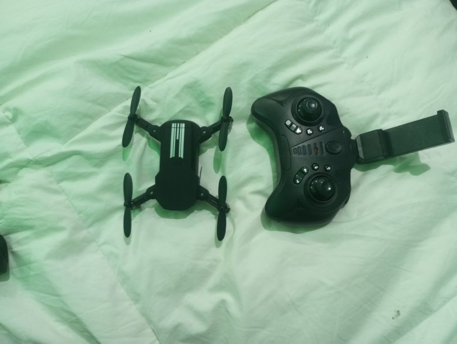 Дрон с дистанционно управление, 4K камера, 9.5x8.5x3cm черен