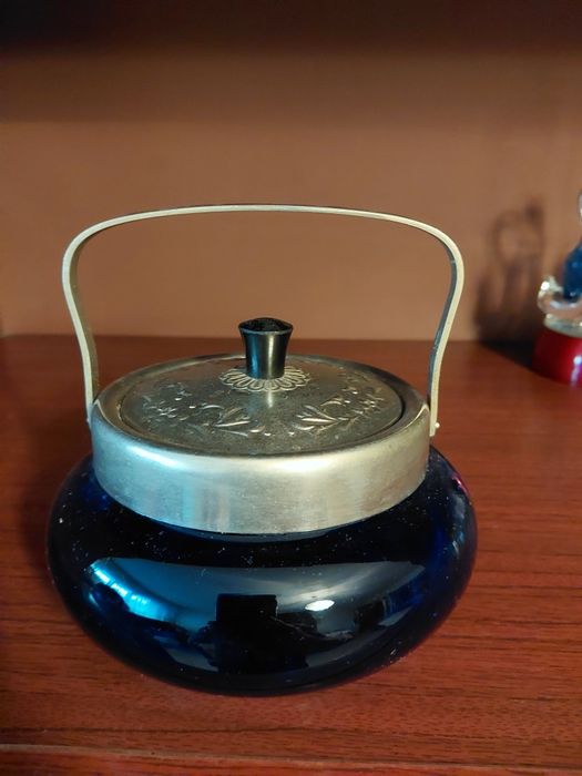 Сахарницы, стаканы разные