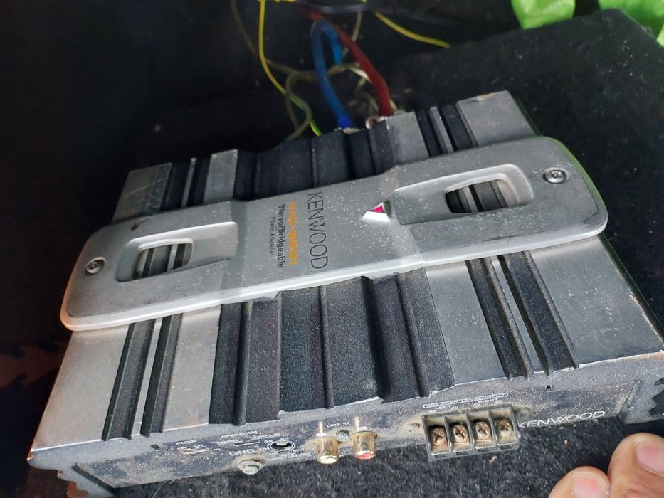 Vând subufar și stație jbl 550 RON preț fix  det la tel