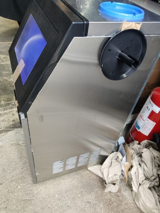 Masina de gheață comercială 45kg/ 24 ore nou