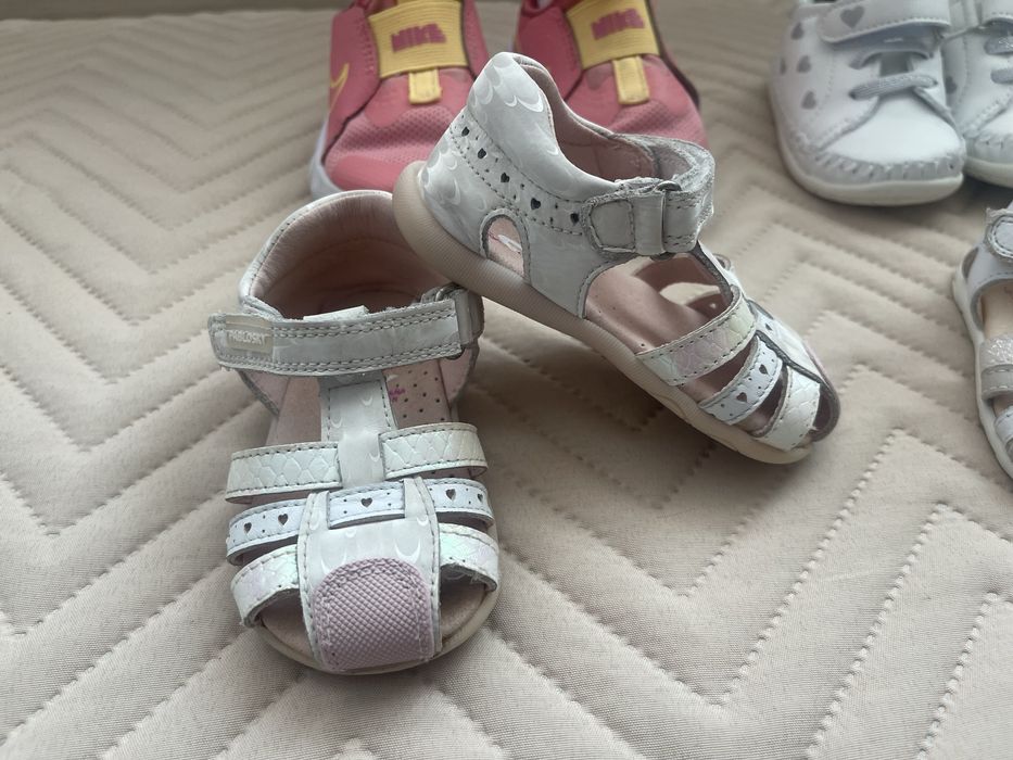 Обувки за момиче от 18 до 21 номер и момче от 20 до 26