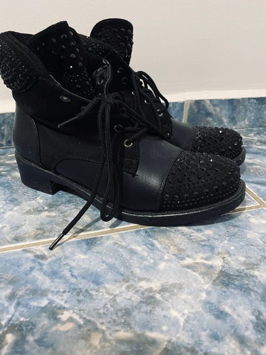 Дамски черни боти