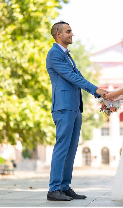 Официален костюм