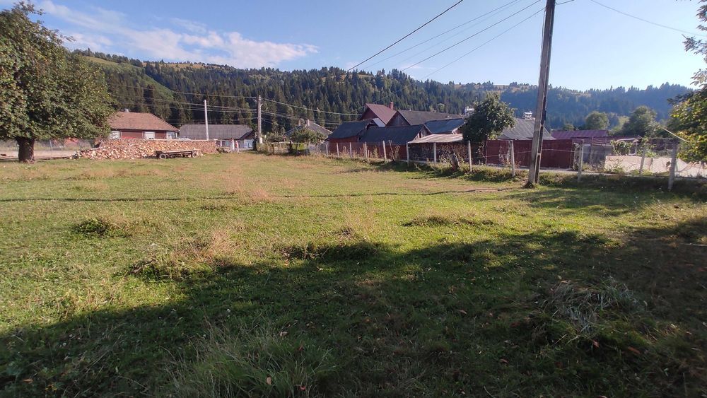 Teren plat construibil, parcelabil, acces drum județean zonă montană superbă