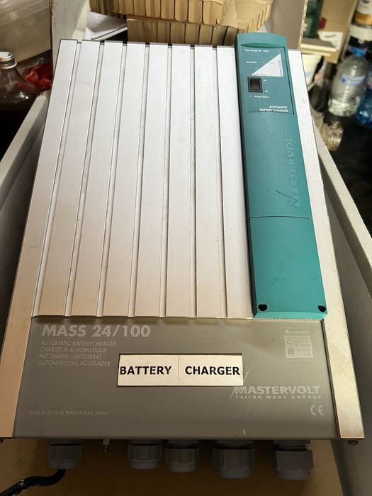 Mastervolt bathery charger