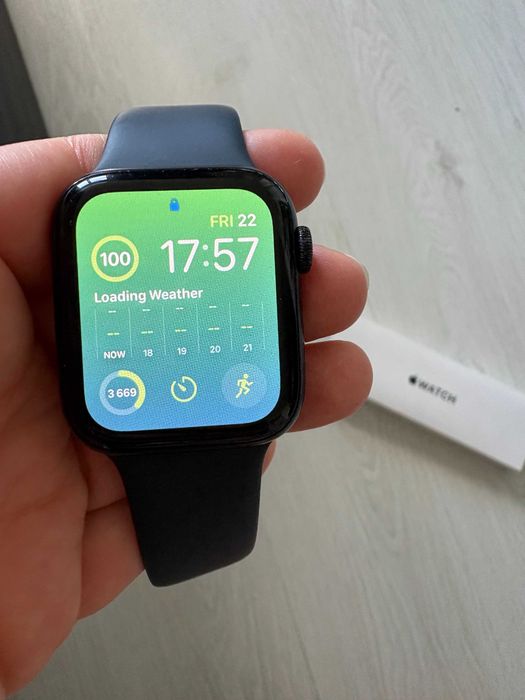 Apple Watch SE (2nd Gen) 44mm Midnight Aluminum на 90% батерия