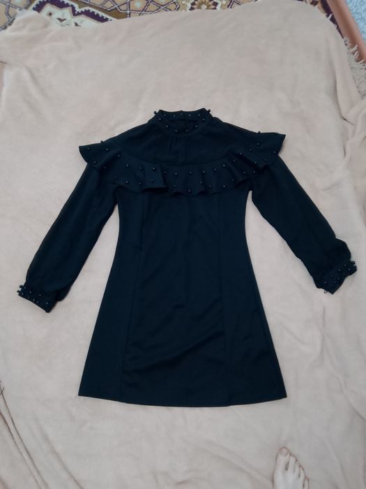 Продам 4 женских платья