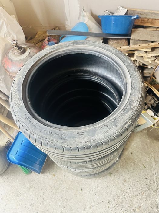 Продам шины на 18