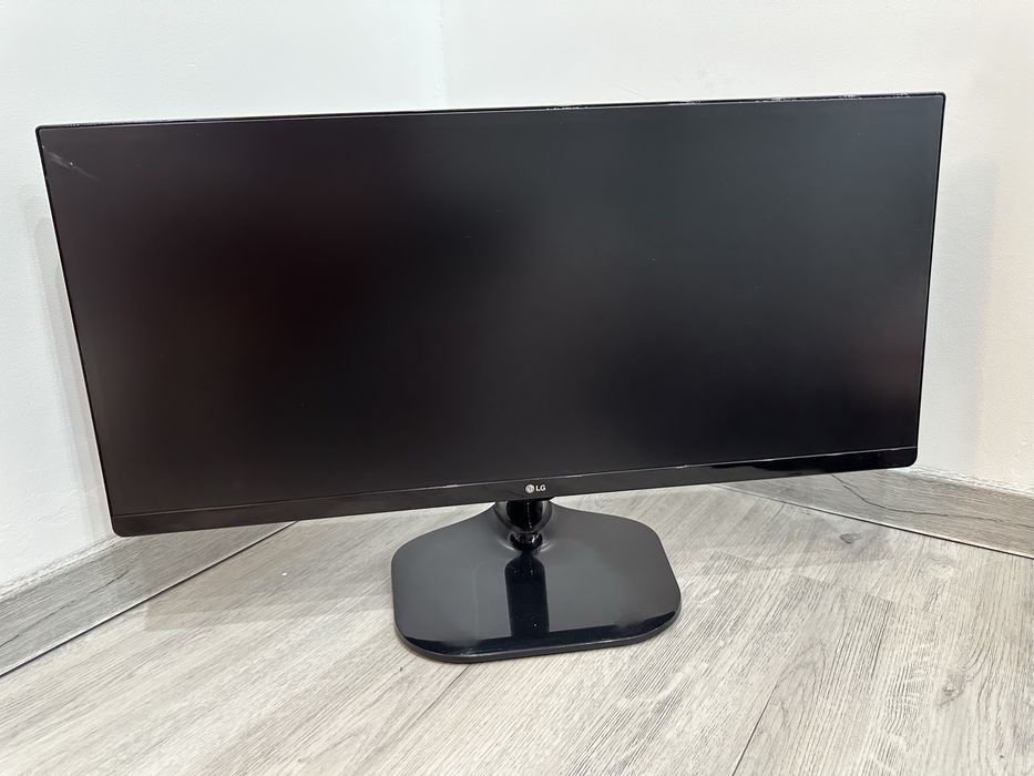 Monitor LG Ultrawide Full HD