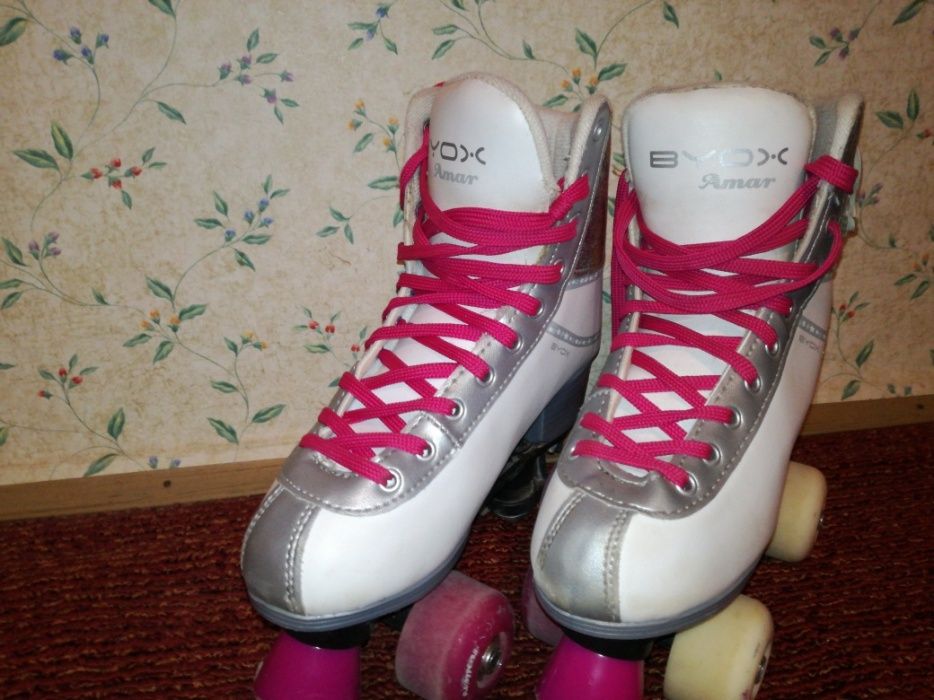 Ролковите кънки на Амбар от Soy Luna