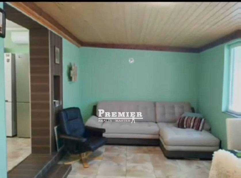 Продава се малка къща в село Тънково.