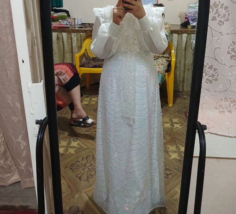 Toʻrli abaya, toshli