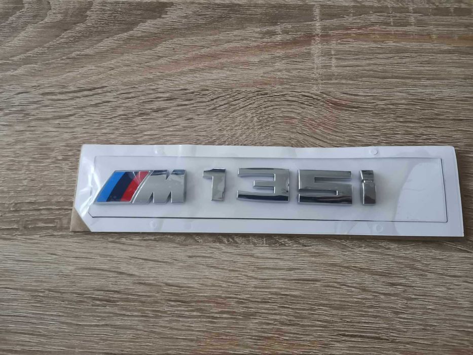 БМВ BMW М135i сребриста емблема лого