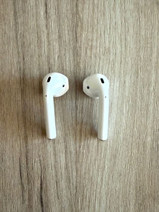 AirPods (2nd generation)