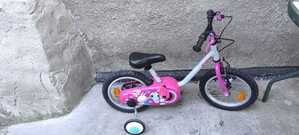 Bicicletă copii B'TWIN 14 inch, cu roți ajutătoare – 300 lei