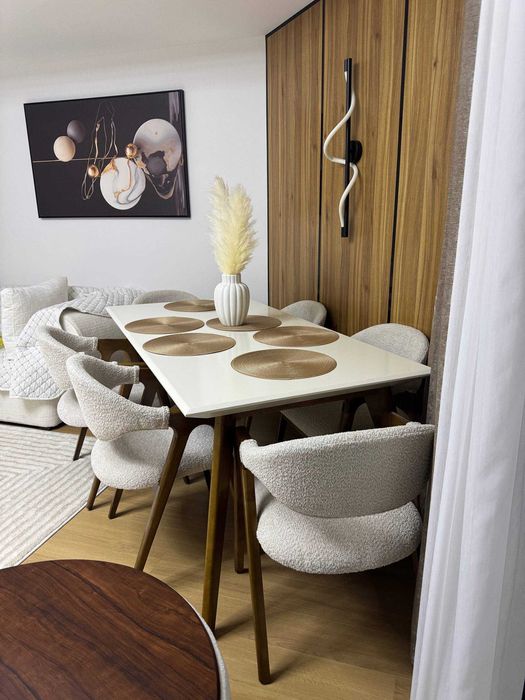 Продам обеденный стол со стульями (комплект)