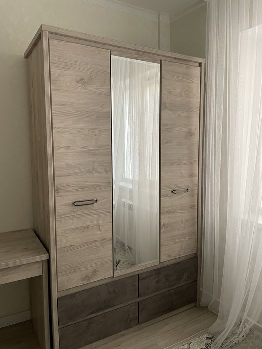 Универсальный шкаф с рабочей зоной (писменный стол)