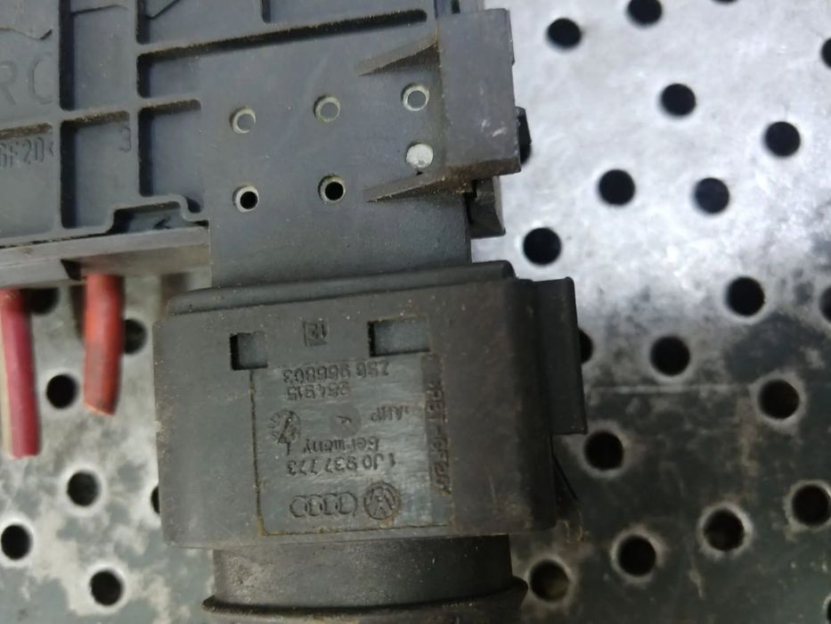 panou sigurante  1.9 tdi asz audi a3 8l  1j0937773