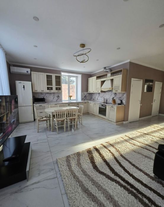 Сдам 4Комн ЛЮКС .кв в рн.Горпарка