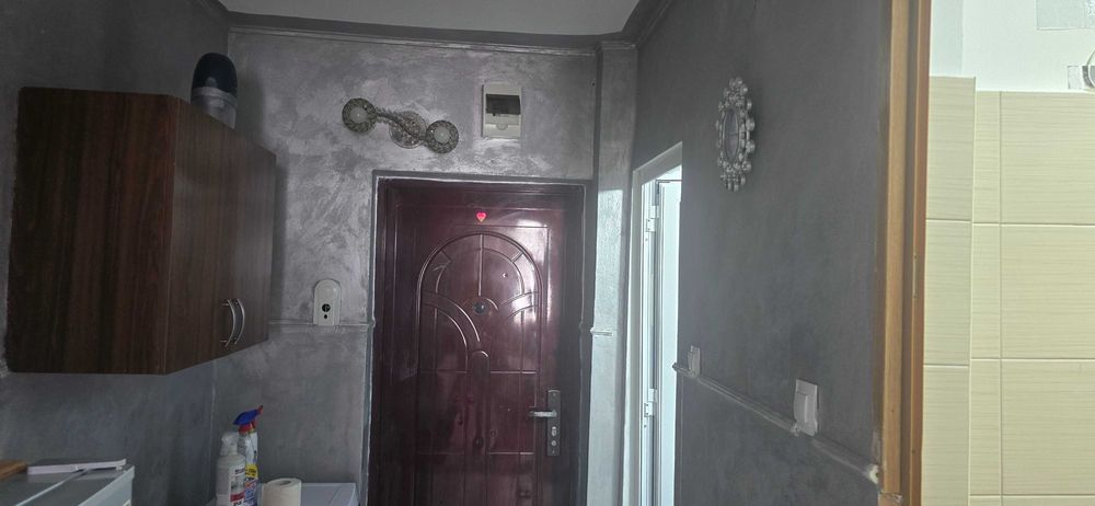 Proprietar vand Garsoniera zona centrala Tribunal,etaj 1, renovata, Super pret 42000 euro