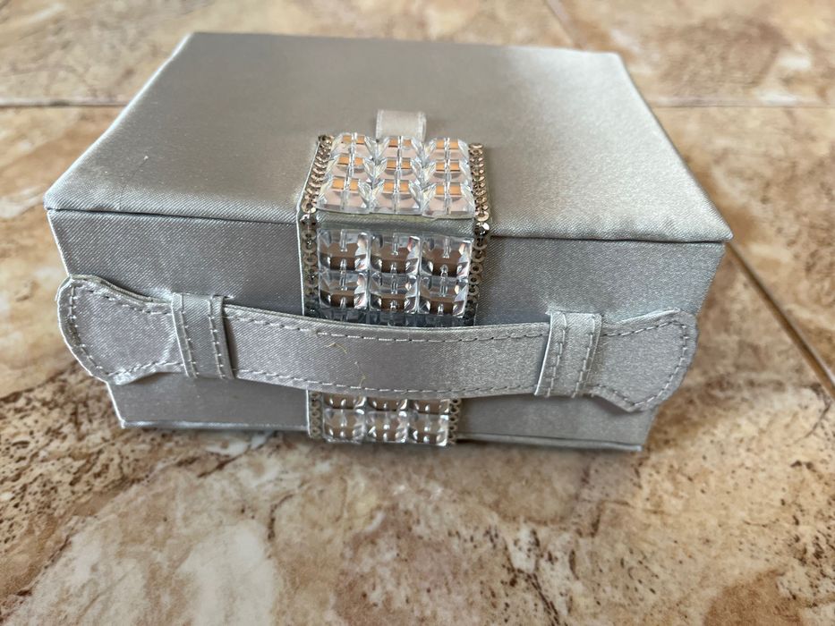 Дамска кутия за бижута