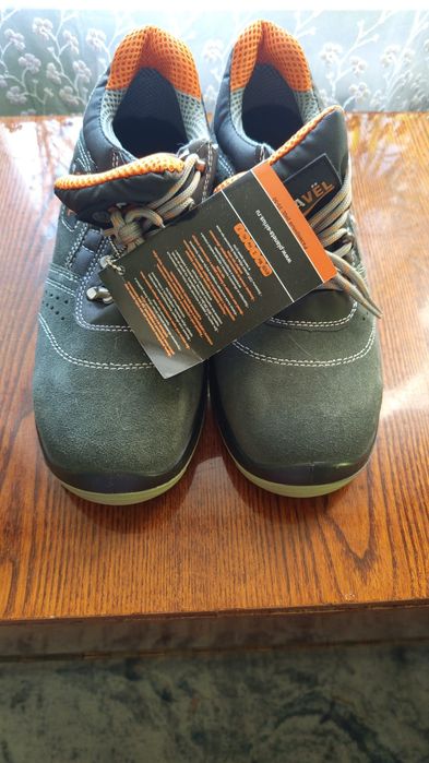 Ботинки новые продам