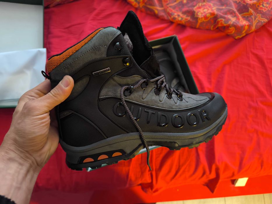 Чисто нови зимни обувки