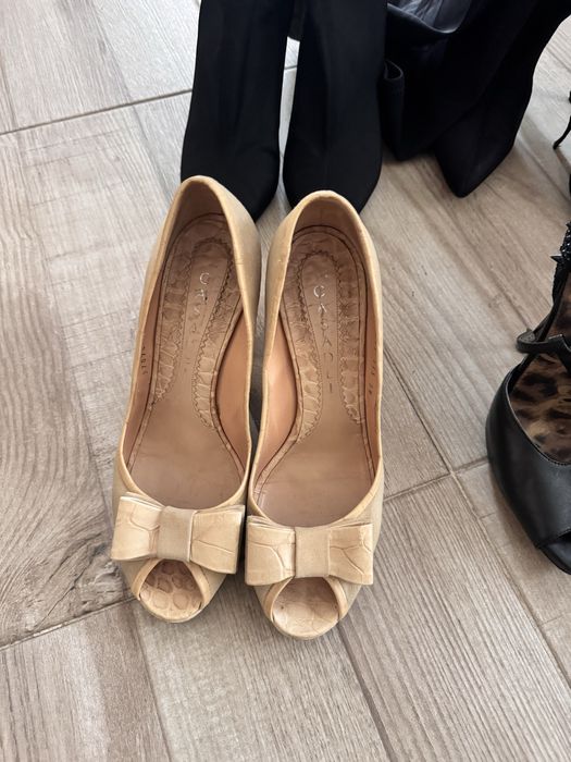 Обувки на висок ток