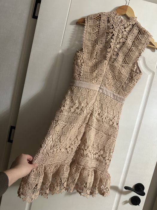 Дантелена рокля