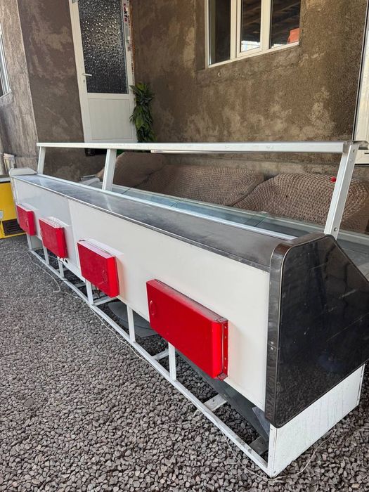 Xaladelnik vitrina,shkaf