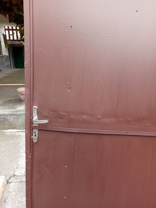 2бр.Метални врати с каса и брава