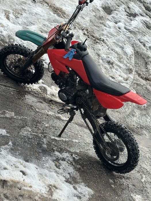Vând motocicletă Cross 125, cadru mediu, în stare foarte bună