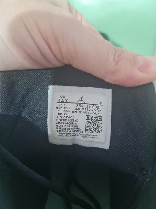 Продам демисезонные кроссовки