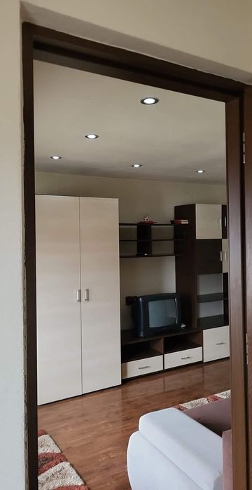 Inchiriez garsoniera Lupeni - termen lung