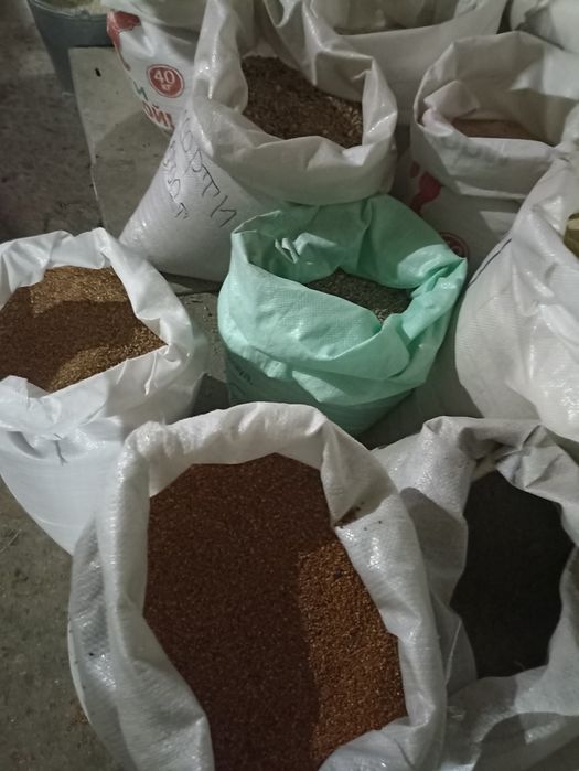 Отруби. Пшеница. Соль. Известь