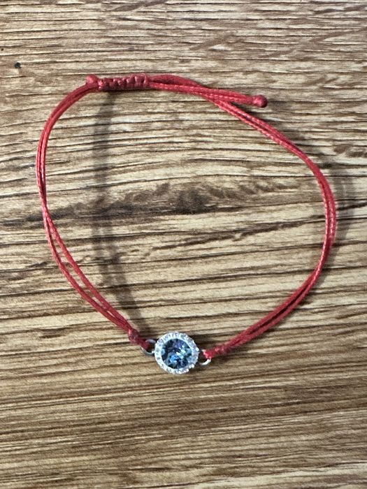 Уникална  червена гривна с Swarovski камъче за всякакви поводи и защит