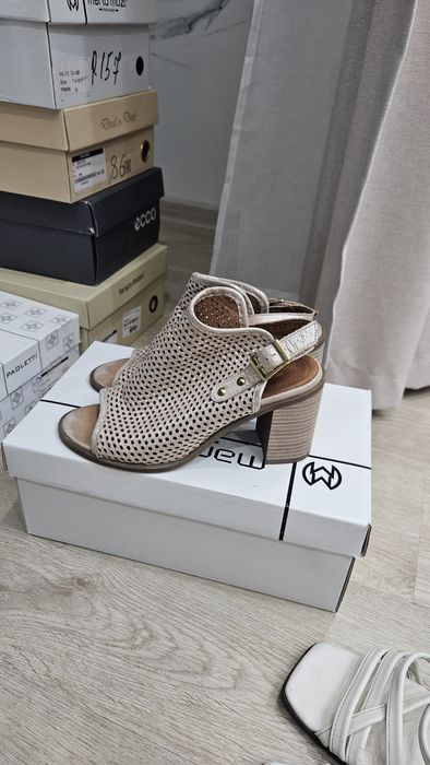 Отдам женскую обувь