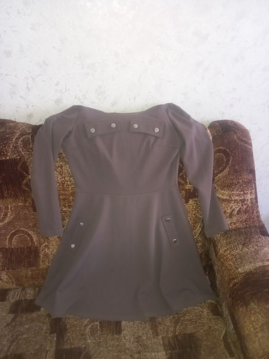 Продам платья на девушку 38 размер