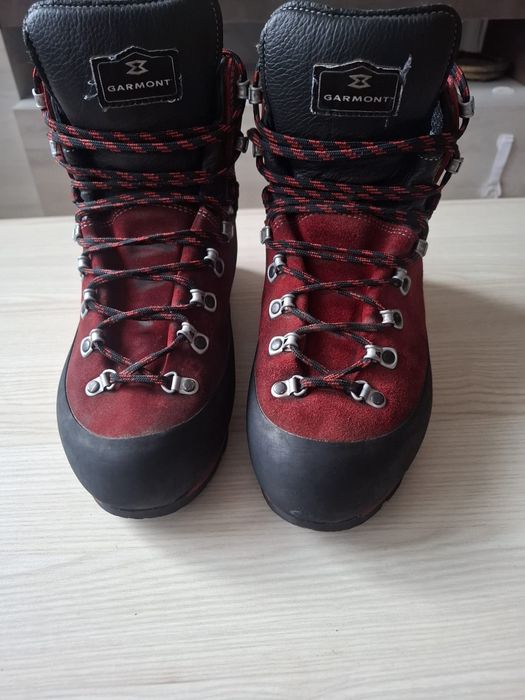 Vând bocanci garmont