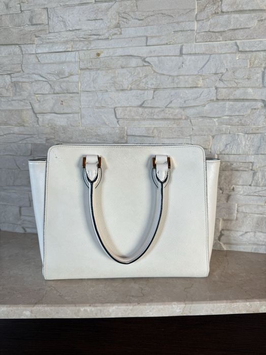 Бяла дамска чанта Prada Saffiano