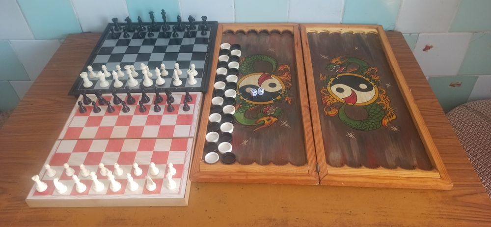 продаются шахматы на магните