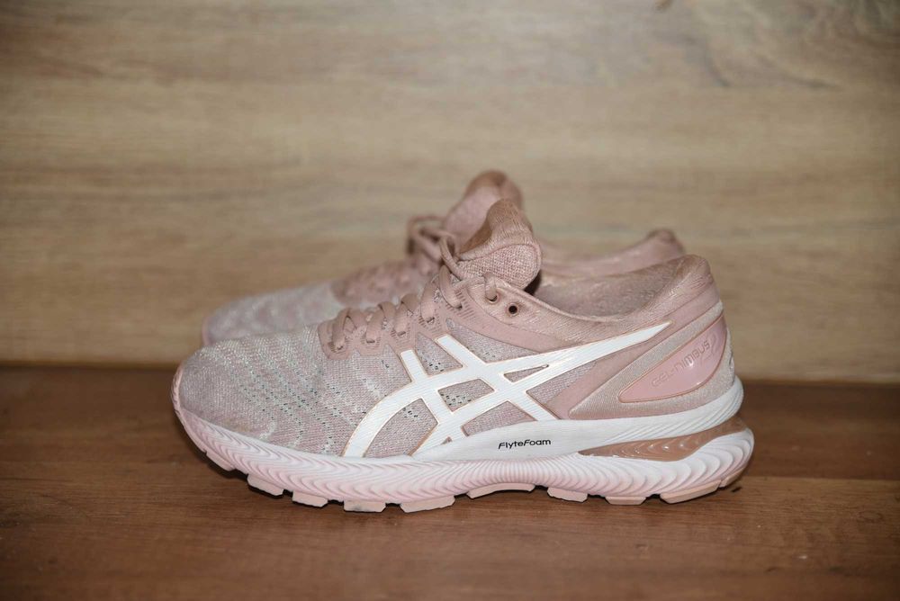 Оригинални Маратонки Asics GEL Nimbus 22 , 39 номер.