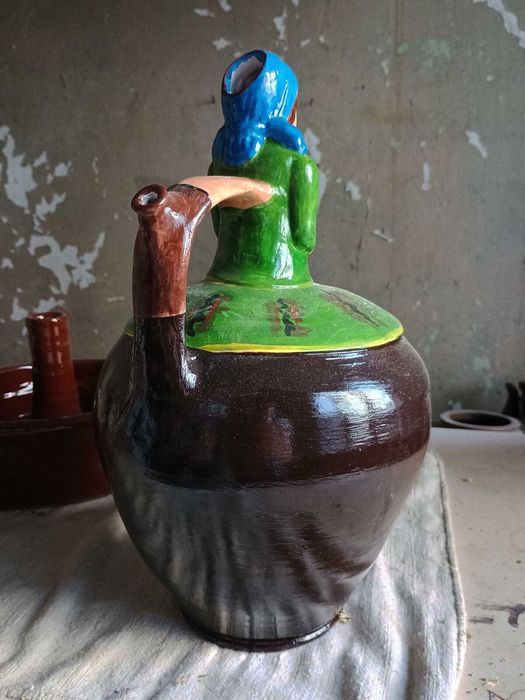 Стомна за вино или вода.