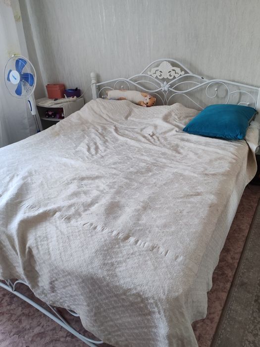 Продам кровать без матраса