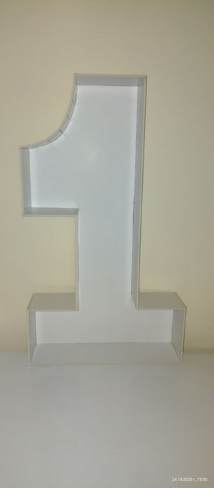 Обемни, кухи цифри, букви и форми за балони